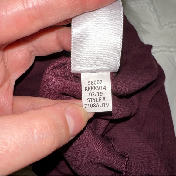 American Eagle | Seriously Soft Square Neck V Wire Layering Ribbed Tank Top - Picture 7 of 10